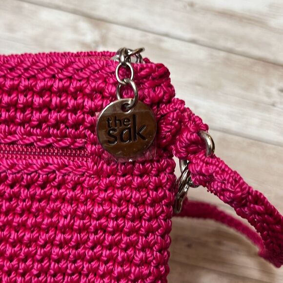 NWT THE SAK Crochet Craze Whatever Pinkberry Wristlet Silver Tone Hardware - Picture 8 of 14